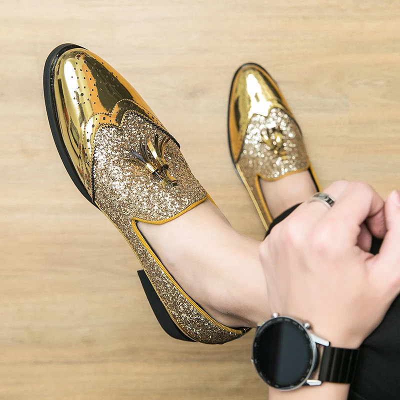 Весенняя мужская обувь с кисточками для ночного клуба Удобная повседневная обувь Лоферы Мужская обувь Мужская кожаная обувь в золотой клетке в тон