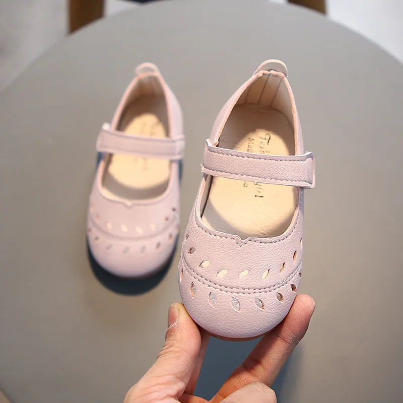 Модная дышащая школьная обувь для девочек с вырезами 2021 Весна-лето, однотонная обувь принцессы с листьями, детские праздничные свадебные сандалии