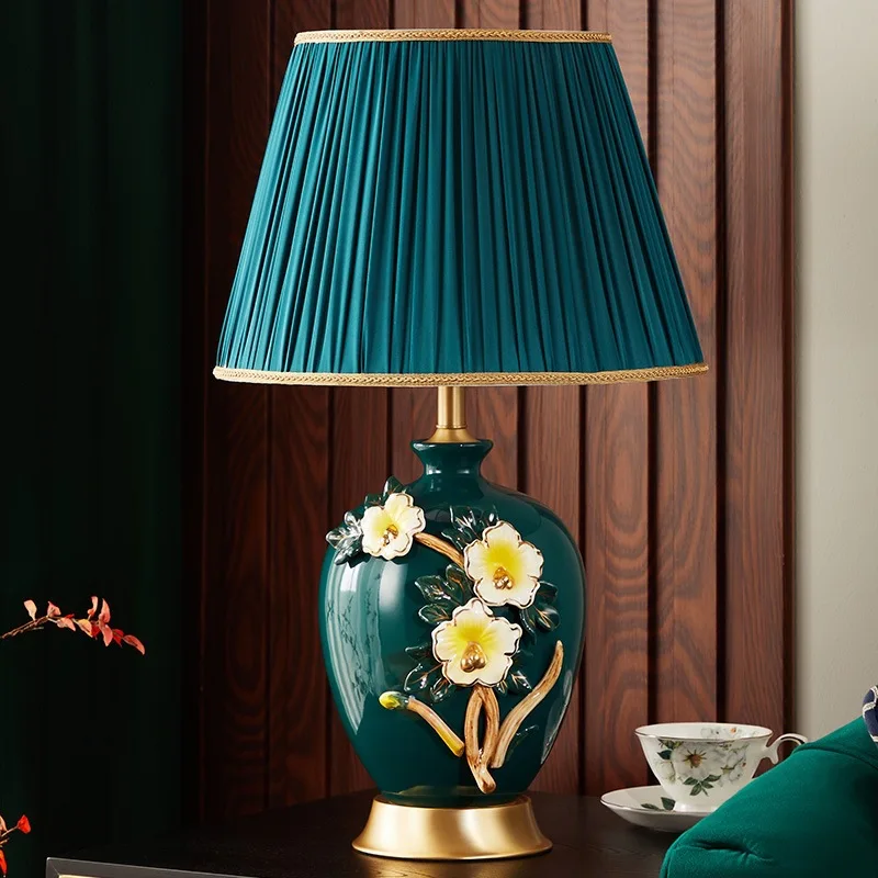 Новая настольная лампа цвета китайской эмали, прикроватная лампа для американской спальни, теплая и креативная керамическая лампа для европейской гостиной